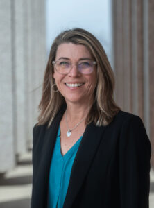 Headshot of Dr. Cindy Cragg